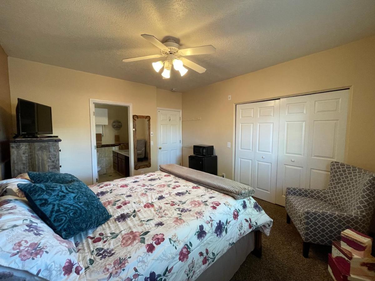 Zion'S Blue Sage Bed & Breakfast Hildale Exterior photo